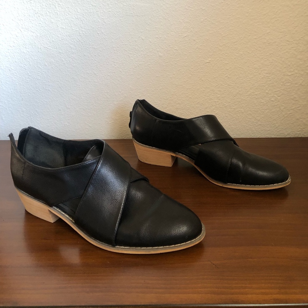 Elegant Black Leather Women's Loafers